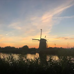 https://chalet-aan-de-rotte.amsterdamhotelsnl.com